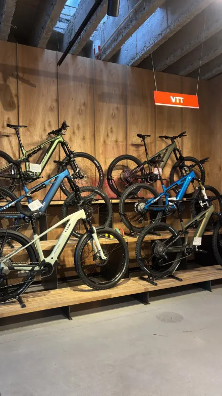 KAMEO Bikes Liège store — view 3: electric bike showroom and workshop at Quai de Rome 22