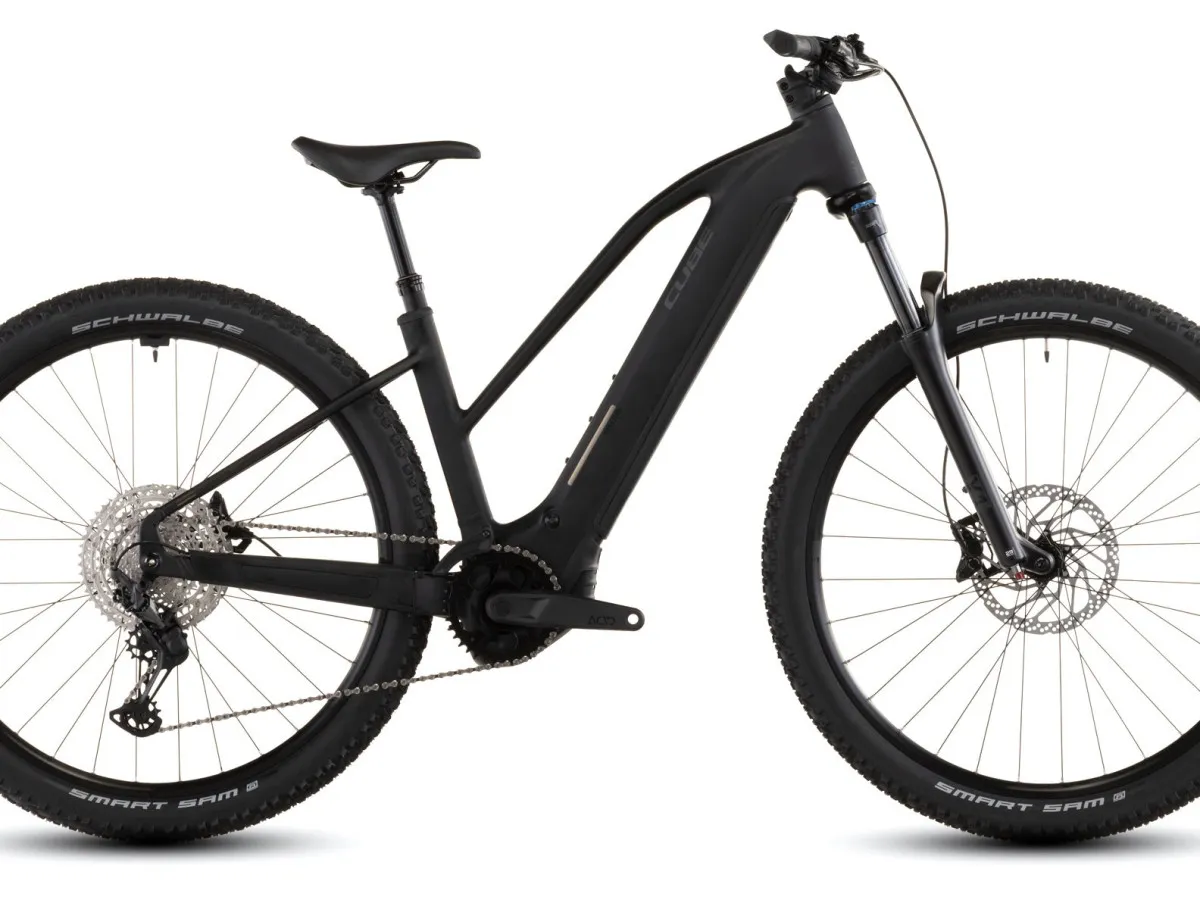 Cube REACTION HYBRID PRO 800