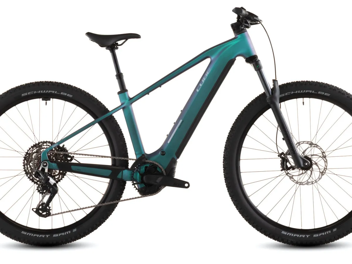 Cube REACTION HYBRID RACE 800