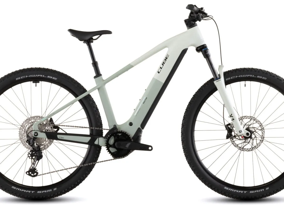 Cube REACTION HYBRID PRO 800