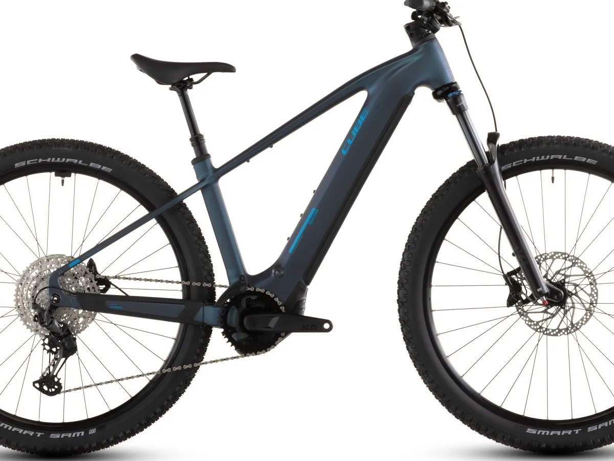 Cube REACTION HYBRID PRO 800