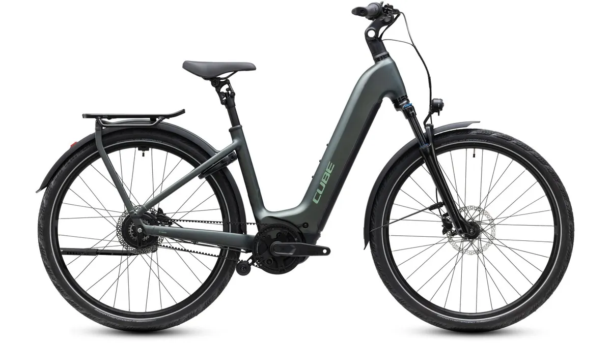 Vélo de route moderne à câbles intégrés