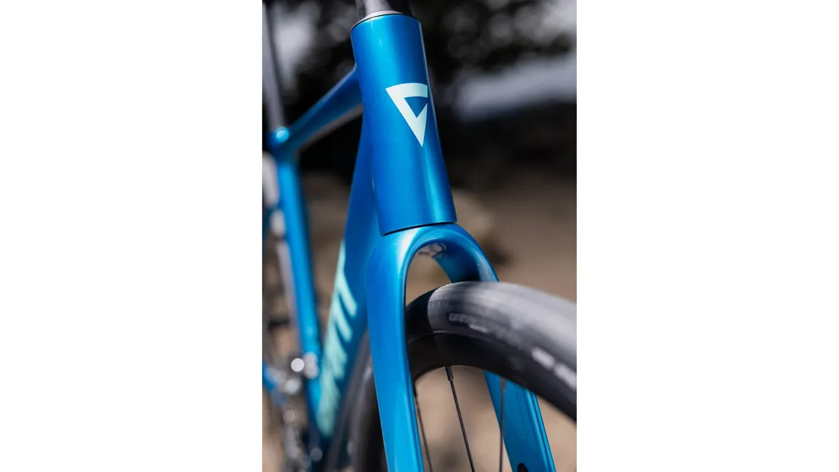 Fourche carbone Advanced-grade du Contend AR et dégagement autour du pneu