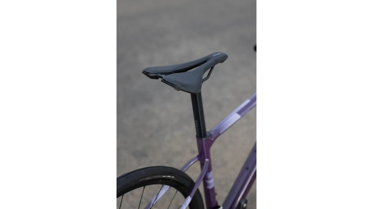 Tige de selle D-Fuse et selle Liv Approach sur le BeLiv AR